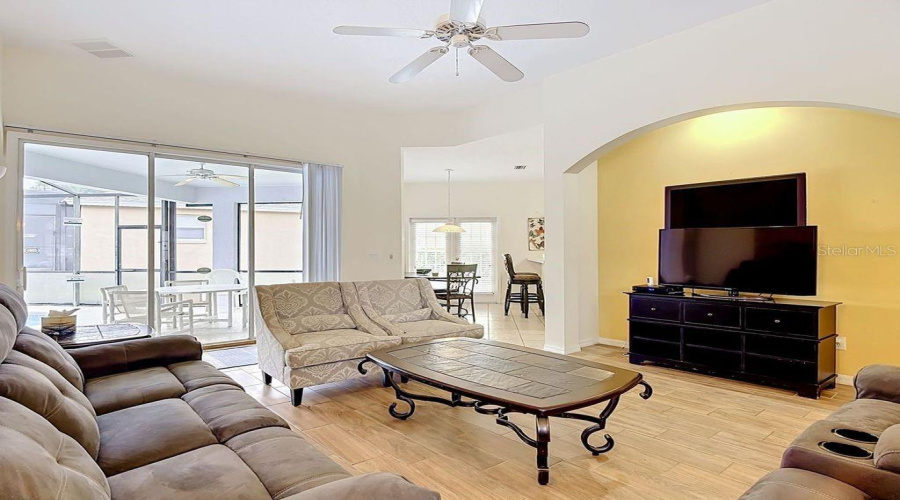 DAVENPORT, Florida 33897, 5 Bedrooms Bedrooms, ,4 BathroomsBathrooms,Residential,For Sale,MONTARA DR,0,MFRS5149927