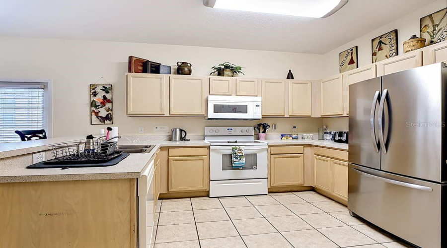 DAVENPORT, Florida 33897, 5 Bedrooms Bedrooms, ,4 BathroomsBathrooms,Residential,For Sale,MONTARA DR,0,MFRS5149927