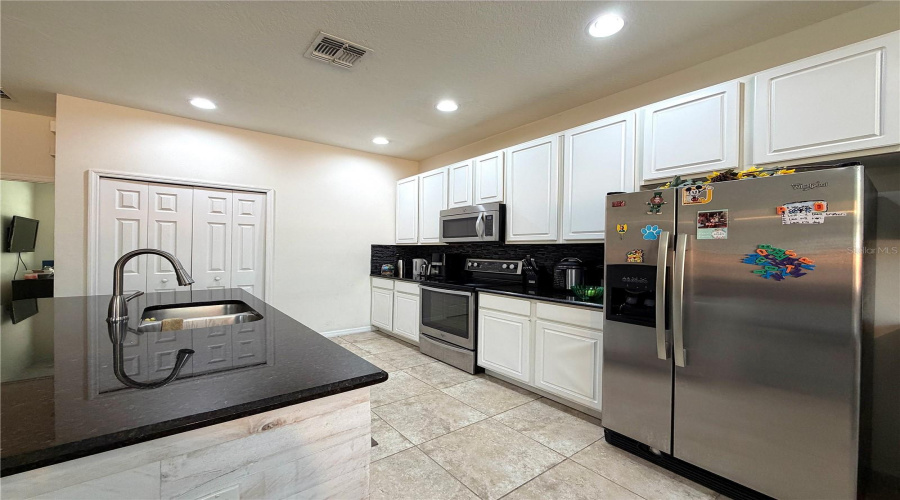 KISSIMMEE, Florida 34746, 4 Bedrooms Bedrooms, ,3 BathroomsBathrooms,Residential,For Sale,LAS FUENTES,0,MFRO6404962