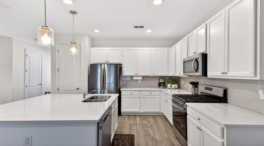 DAVENPORT, Florida 33896, 2 Bedrooms Bedrooms, ,2 BathroomsBathrooms,Residential,For Sale,BENOI,0,MFRO6405627