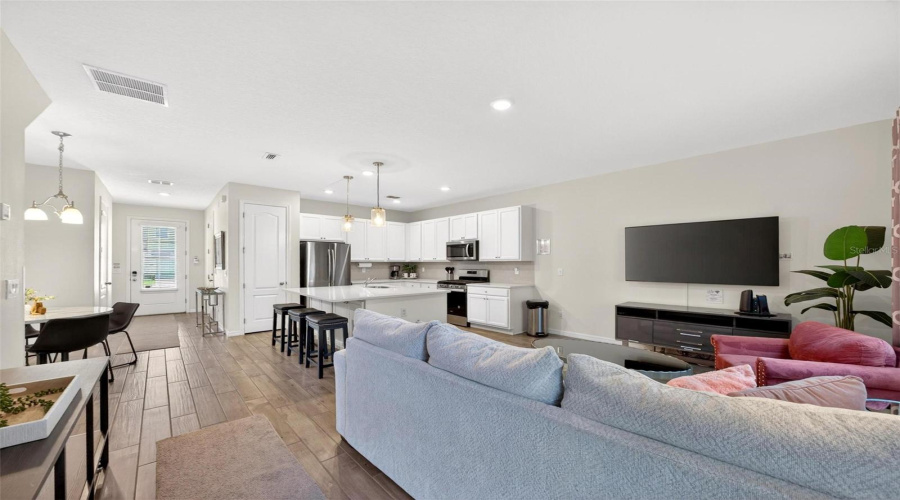 DAVENPORT, Florida 33896, 2 Bedrooms Bedrooms, ,2 BathroomsBathrooms,Residential,For Sale,BENOI,0,MFRO6405627