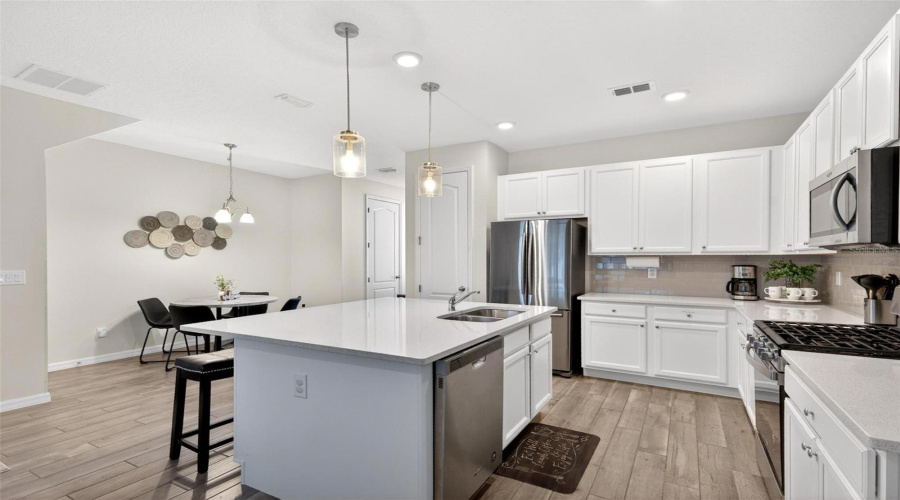 DAVENPORT, Florida 33896, 2 Bedrooms Bedrooms, ,2 BathroomsBathrooms,Residential,For Sale,BENOI,0,MFRO6405627