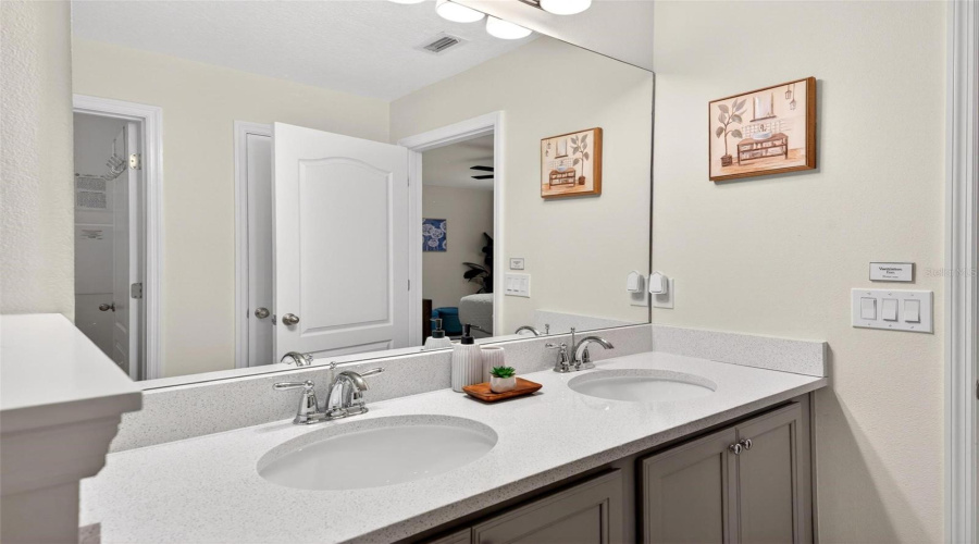 DAVENPORT, Florida 33896, 2 Bedrooms Bedrooms, ,2 BathroomsBathrooms,Residential,For Sale,BENOI,0,MFRO6405627