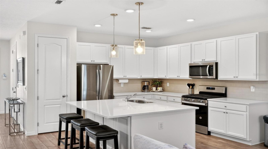 DAVENPORT, Florida 33896, 2 Bedrooms Bedrooms, ,2 BathroomsBathrooms,Residential,For Sale,BENOI,0,MFRO6405627