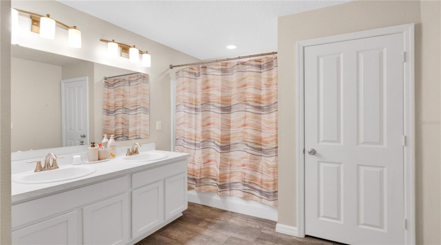 DAVENPORT, Florida 33896, 4 Bedrooms Bedrooms, ,2 BathroomsBathrooms,Residential,For Sale,AUGUSTUS,0,MFRO6407779