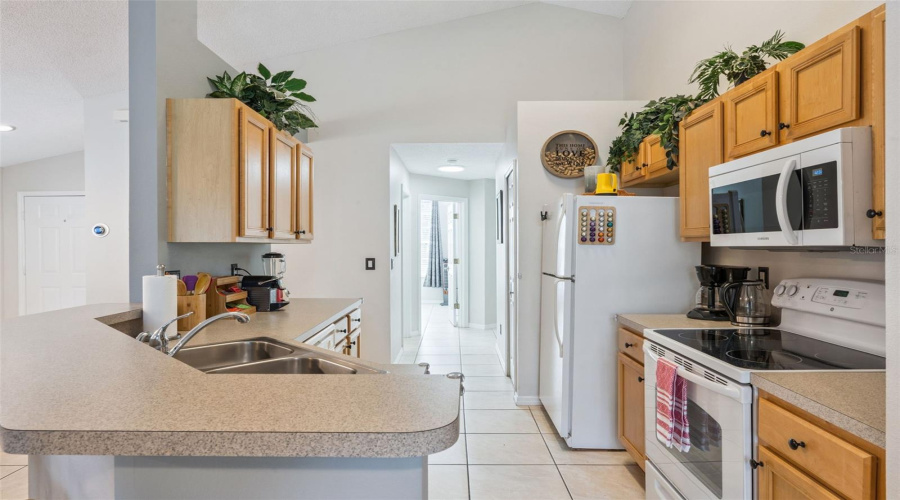 KISSIMMEE, Florida 34746, 4 Bedrooms Bedrooms, ,2 BathroomsBathrooms,Residential,For Sale,HIDEAWAY BEACH,0,MFRS5139158