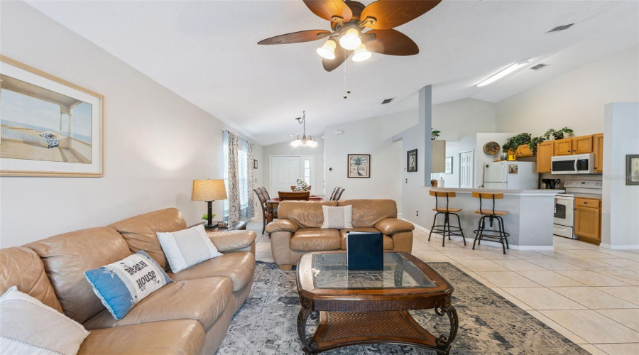 KISSIMMEE, Florida 34746, 4 Bedrooms Bedrooms, ,2 BathroomsBathrooms,Residential,For Sale,HIDEAWAY BEACH,0,MFRS5139158