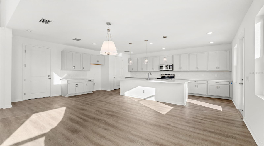 KISSIMMEE, Florida 34746, 3 Bedrooms Bedrooms, ,2 BathroomsBathrooms,Residential,For Sale,BROADWING,0,MFRO6387796