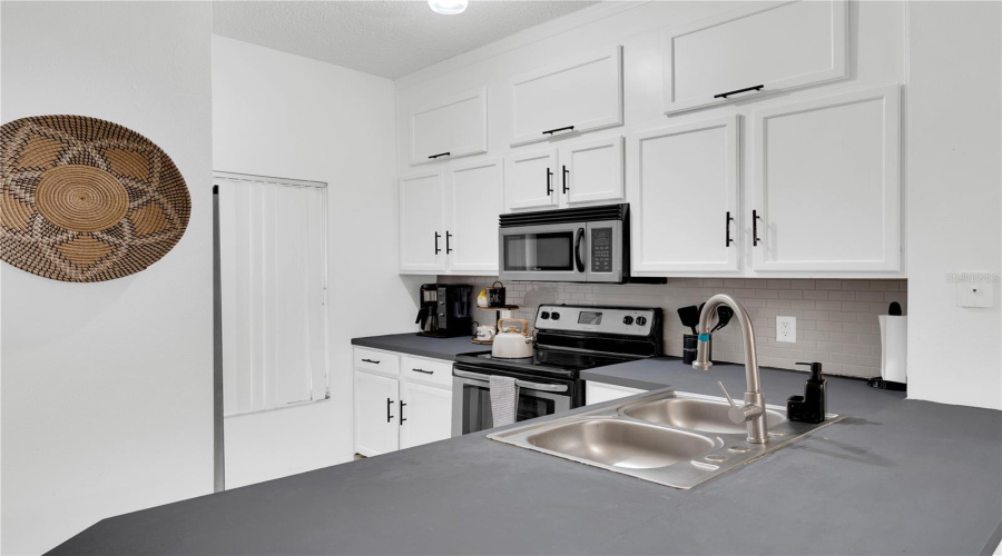 KISSIMMEE, Florida 34746, 3 Bedrooms Bedrooms, ,2 BathroomsBathrooms,Residential,For Sale,VERO BEACH,0,MFRO6354176
