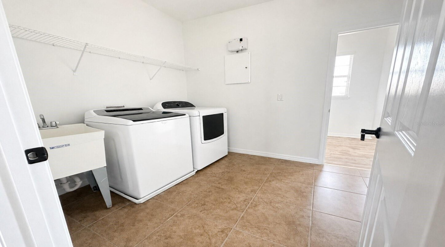 ORLANDO, Florida 32836, 5 Bedrooms Bedrooms, ,4 BathroomsBathrooms,Residential,For Sale,GEDDES,0,MFRS5148748