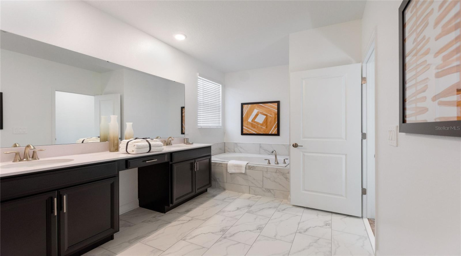DAVENPORT, Florida 33896, 5 Bedrooms Bedrooms, ,5 BathroomsBathrooms,Residential,For Sale,SOMMERSET HILLS,0,MFRO6408494