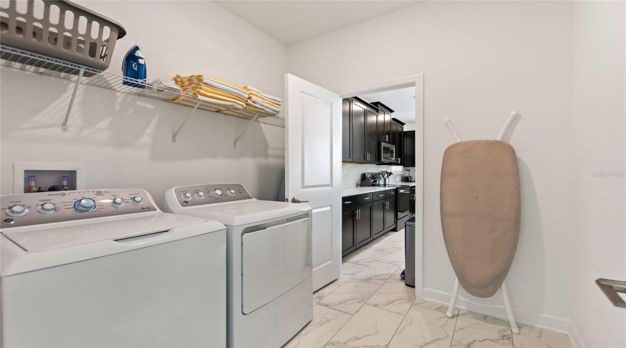 DAVENPORT, Florida 33896, 5 Bedrooms Bedrooms, ,5 BathroomsBathrooms,Residential,For Sale,SOMMERSET HILLS,0,MFRO6408494