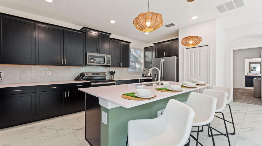 DAVENPORT, Florida 33896, 5 Bedrooms Bedrooms, ,5 BathroomsBathrooms,Residential,For Sale,SOMMERSET HILLS,0,MFRO6408494