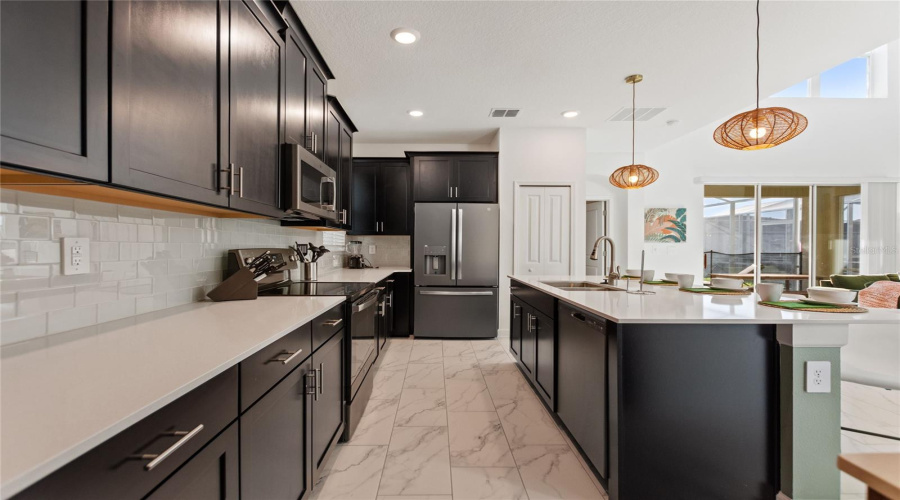 DAVENPORT, Florida 33896, 5 Bedrooms Bedrooms, ,5 BathroomsBathrooms,Residential,For Sale,SOMMERSET HILLS,0,MFRO6408494