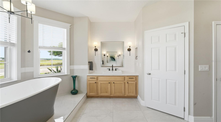 KISSIMMEE, Florida 34746, 4 Bedrooms Bedrooms, ,3 BathroomsBathrooms,Residential,For Sale,MARACAIBO,0,MFRS5149767