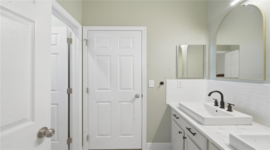 KISSIMMEE, Florida 34746, 4 Bedrooms Bedrooms, ,3 BathroomsBathrooms,Residential,For Sale,MARACAIBO,0,MFRS5149767