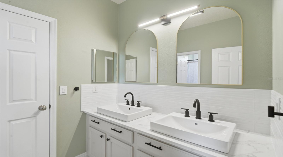 KISSIMMEE, Florida 34746, 4 Bedrooms Bedrooms, ,3 BathroomsBathrooms,Residential,For Sale,MARACAIBO,0,MFRS5149767