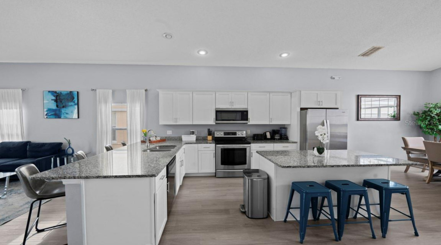 DAVENPORT, Florida 33897, 5 Bedrooms Bedrooms, ,4 BathroomsBathrooms,Residential,For Sale,BLOOMINGDALE,0,MFRO6408560