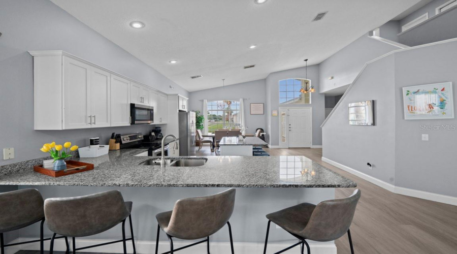 DAVENPORT, Florida 33897, 5 Bedrooms Bedrooms, ,4 BathroomsBathrooms,Residential,For Sale,BLOOMINGDALE,0,MFRO6408560