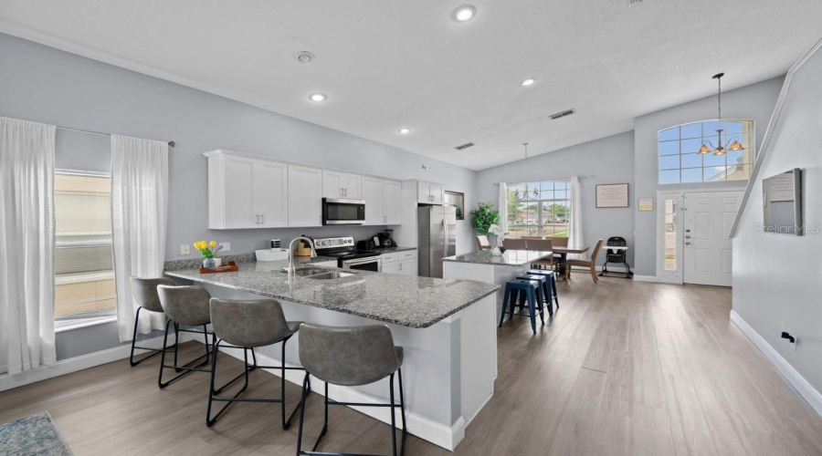 DAVENPORT, Florida 33897, 5 Bedrooms Bedrooms, ,4 BathroomsBathrooms,Residential,For Sale,BLOOMINGDALE,0,MFRO6408560