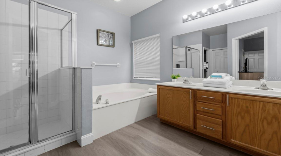 DAVENPORT, Florida 33897, 5 Bedrooms Bedrooms, ,4 BathroomsBathrooms,Residential,For Sale,BLOOMINGDALE,0,MFRO6408560