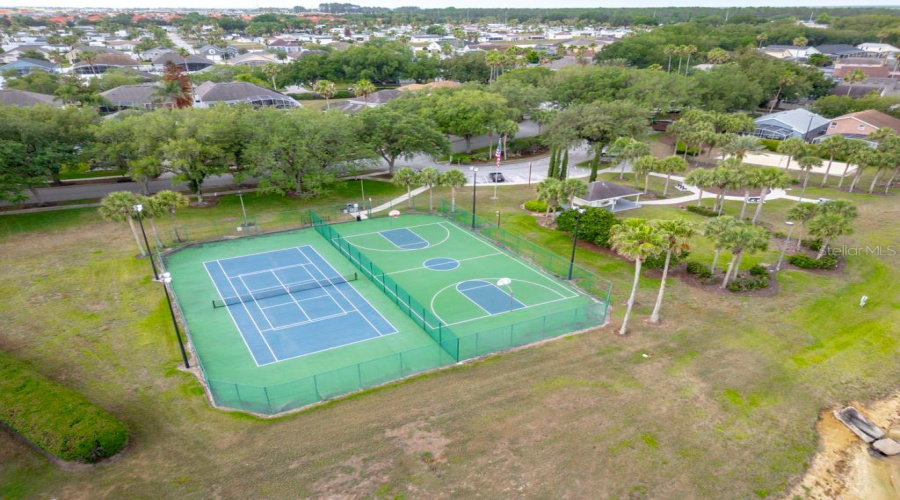 DAVENPORT, Florida 33897, 5 Bedrooms Bedrooms, ,4 BathroomsBathrooms,Residential,For Sale,BLOOMINGDALE,0,MFRO6408560