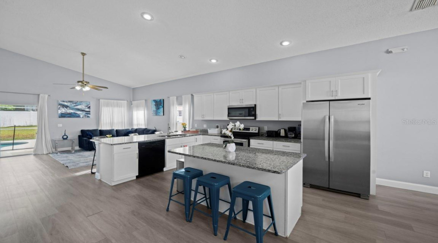 DAVENPORT, Florida 33897, 5 Bedrooms Bedrooms, ,4 BathroomsBathrooms,Residential,For Sale,BLOOMINGDALE,0,MFRO6408560