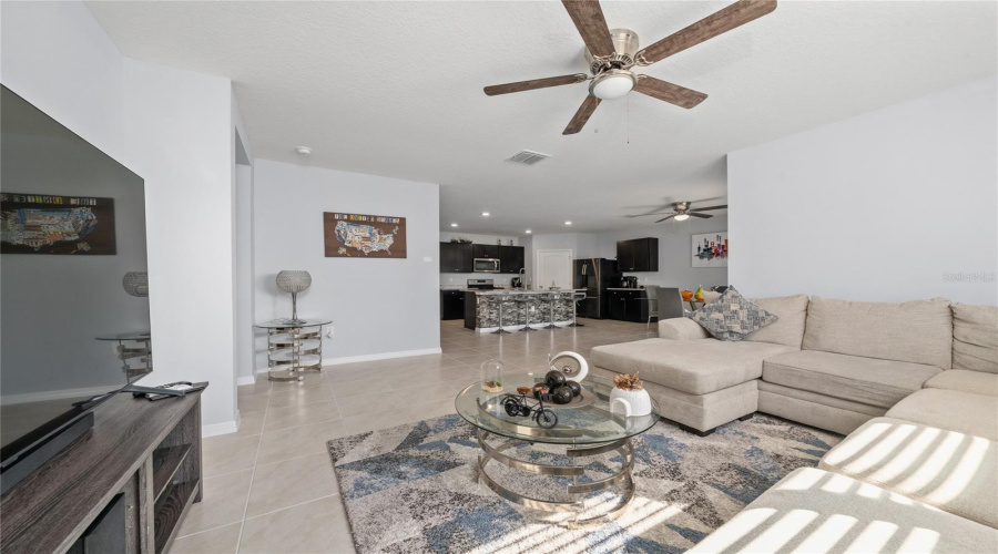 DAVENPORT, Florida 33837, 4 Bedrooms Bedrooms, ,2 BathroomsBathrooms,Residential,For Sale,VICTORIA,0,MFRS5138149