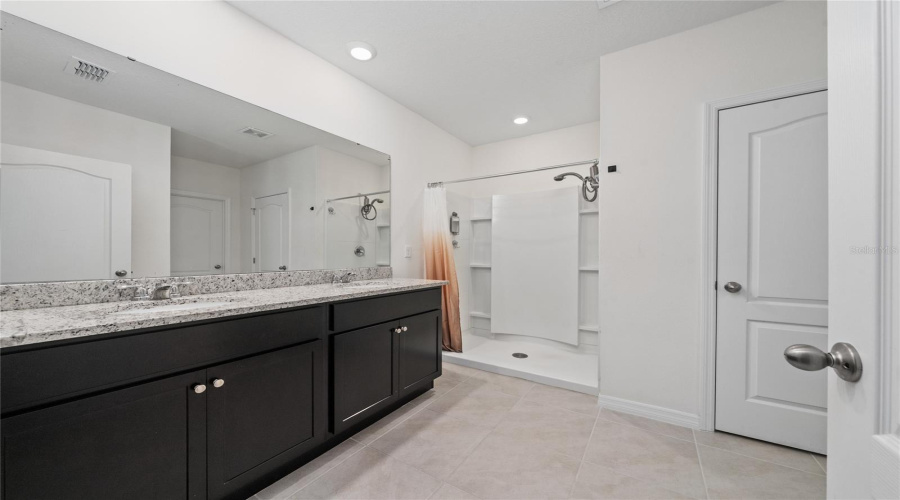 DAVENPORT, Florida 33837, 4 Bedrooms Bedrooms, ,2 BathroomsBathrooms,Residential,For Sale,VICTORIA,0,MFRS5138149