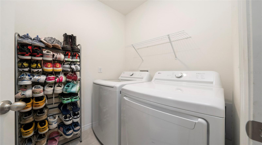 DAVENPORT, Florida 33837, 4 Bedrooms Bedrooms, ,2 BathroomsBathrooms,Residential,For Sale,VICTORIA,0,MFRS5138149