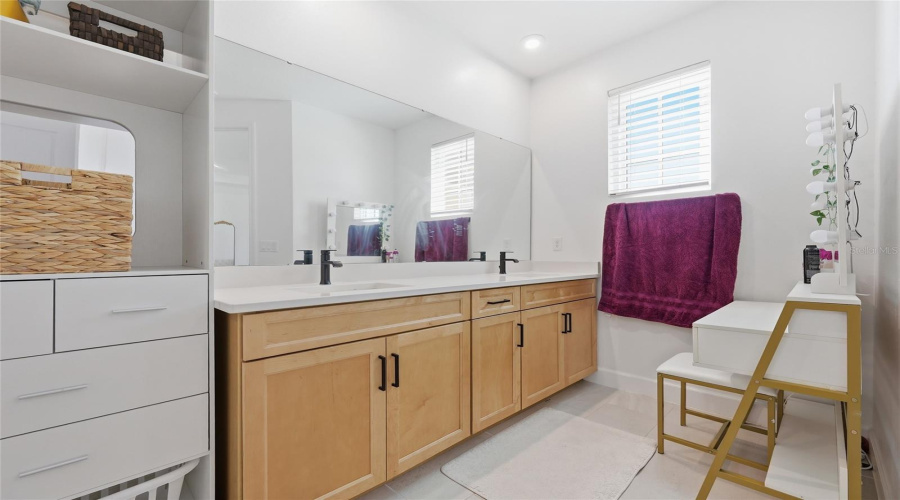 KISSIMMEE, Florida 34747, 6 Bedrooms Bedrooms, ,4 BathroomsBathrooms,Residential,For Sale,ESTUARY LAKE,0,MFRO6407514