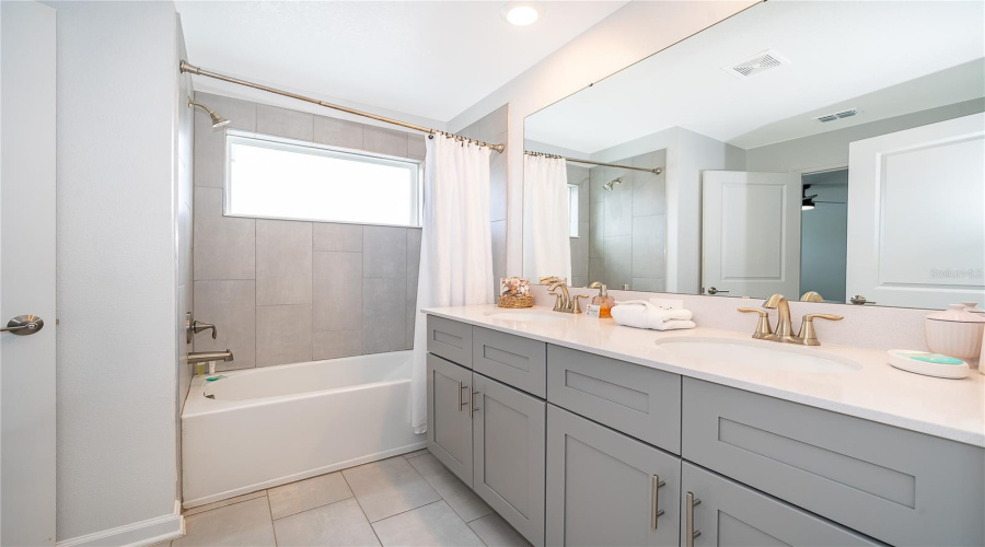 KISSIMMEE, Florida 34746, 4 Bedrooms Bedrooms, ,3 BathroomsBathrooms,Residential,For Sale,READING,0,MFRS5150119