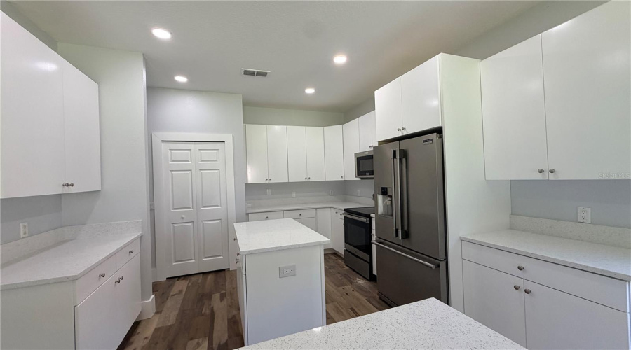 KISSIMMEE, Florida 34746, 5 Bedrooms Bedrooms, ,3 BathroomsBathrooms,Residential,For Sale,EAGLE ISLE,0,MFRS5149952