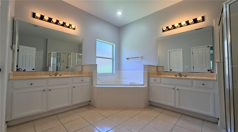 KISSIMMEE, Florida 34746, 5 Bedrooms Bedrooms, ,3 BathroomsBathrooms,Residential,For Sale,EAGLE ISLE,0,MFRS5149952