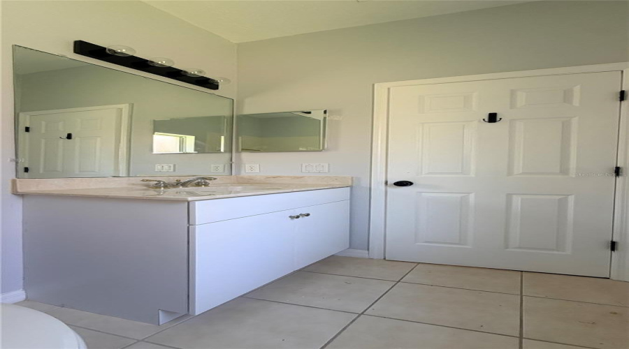 KISSIMMEE, Florida 34746, 5 Bedrooms Bedrooms, ,3 BathroomsBathrooms,Residential,For Sale,EAGLE ISLE,0,MFRS5149952
