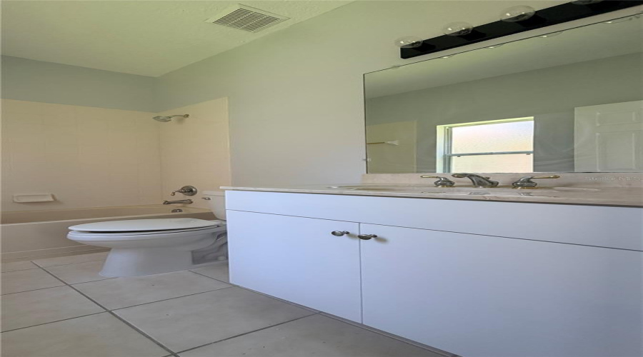 KISSIMMEE, Florida 34746, 5 Bedrooms Bedrooms, ,3 BathroomsBathrooms,Residential,For Sale,EAGLE ISLE,0,MFRS5149952