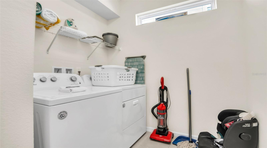DAVENPORT, Florida 33897, 5 Bedrooms Bedrooms, ,5 BathroomsBathrooms,Residential,For Sale,SUMMER,0,MFRO6218294