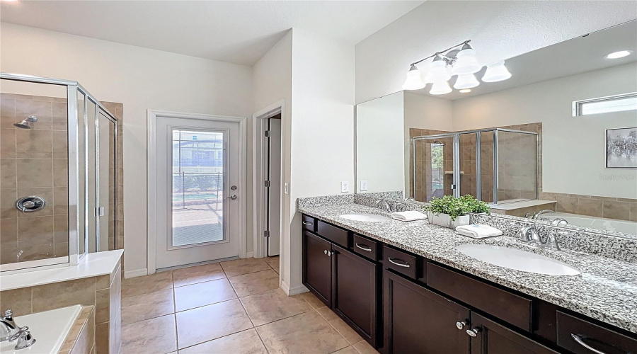 KISSIMMEE, Florida 34747, 8 Bedrooms Bedrooms, ,6 BathroomsBathrooms,Residential,For Sale,LIMA,0,MFRS5126817