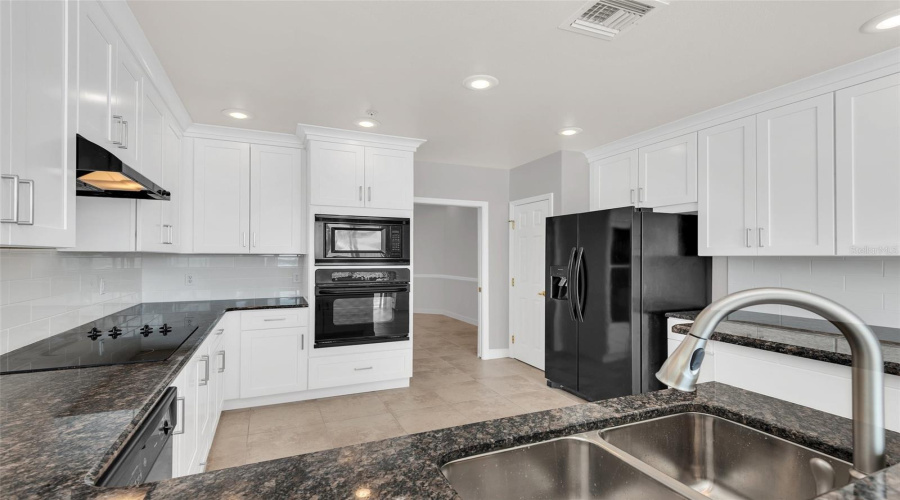 ORLANDO, Florida 32836, 4 Bedrooms Bedrooms, ,3 BathroomsBathrooms,Residential,For Sale,THE ESPLANADE,0,MFRO6408706
