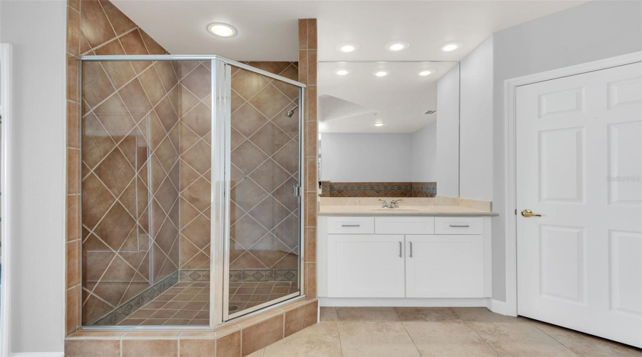 ORLANDO, Florida 32836, 4 Bedrooms Bedrooms, ,3 BathroomsBathrooms,Residential,For Sale,THE ESPLANADE,0,MFRO6408706