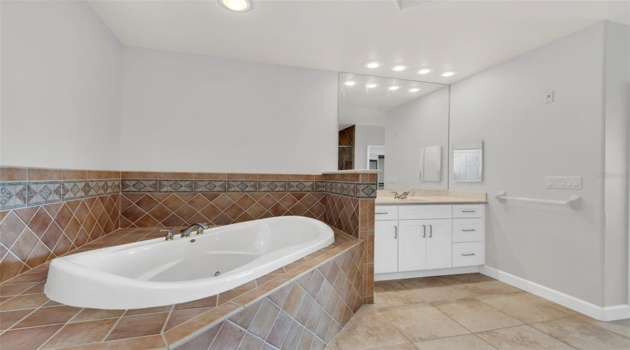 ORLANDO, Florida 32836, 4 Bedrooms Bedrooms, ,3 BathroomsBathrooms,Residential,For Sale,THE ESPLANADE,0,MFRO6408706