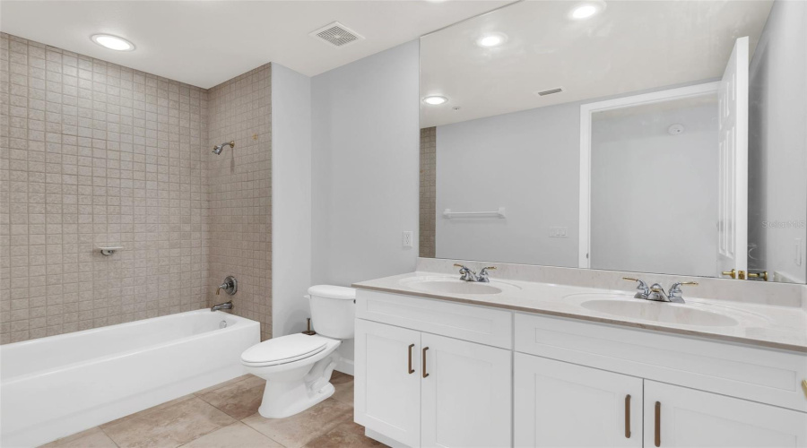 ORLANDO, Florida 32836, 4 Bedrooms Bedrooms, ,3 BathroomsBathrooms,Residential,For Sale,THE ESPLANADE,0,MFRO6408706