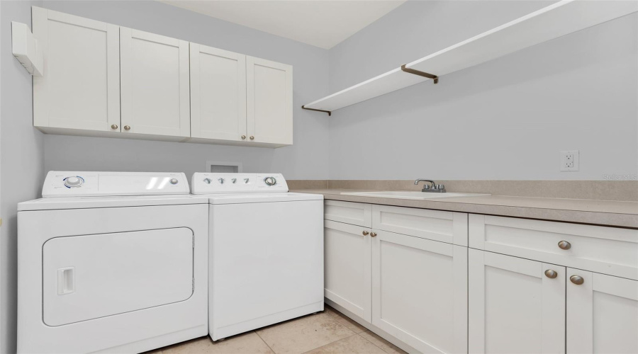 ORLANDO, Florida 32836, 4 Bedrooms Bedrooms, ,3 BathroomsBathrooms,Residential,For Sale,THE ESPLANADE,0,MFRO6408706