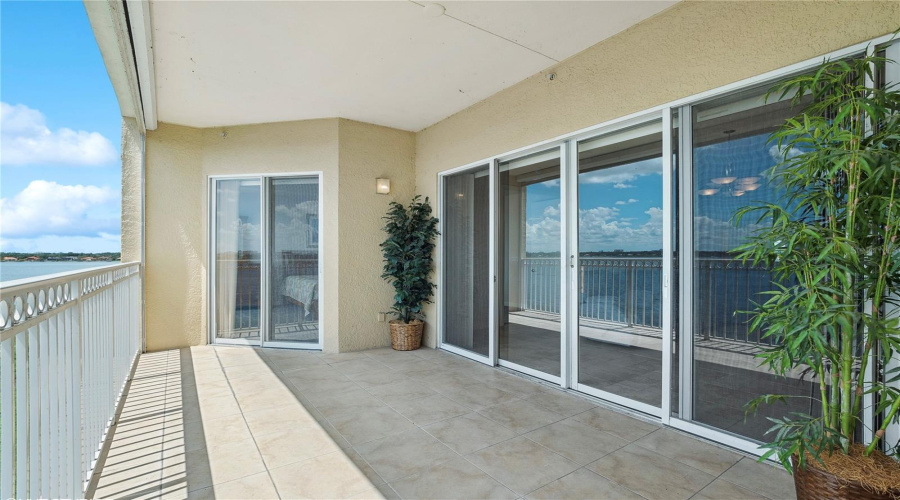 ORLANDO, Florida 32836, 4 Bedrooms Bedrooms, ,3 BathroomsBathrooms,Residential,For Sale,THE ESPLANADE,0,MFRO6408706