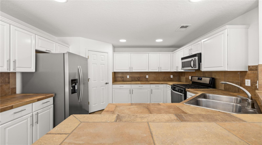 DAVENPORT, Florida 33897, 3 Bedrooms Bedrooms, ,2 BathroomsBathrooms,Residential,For Sale,RONA,0,MFRS5145567