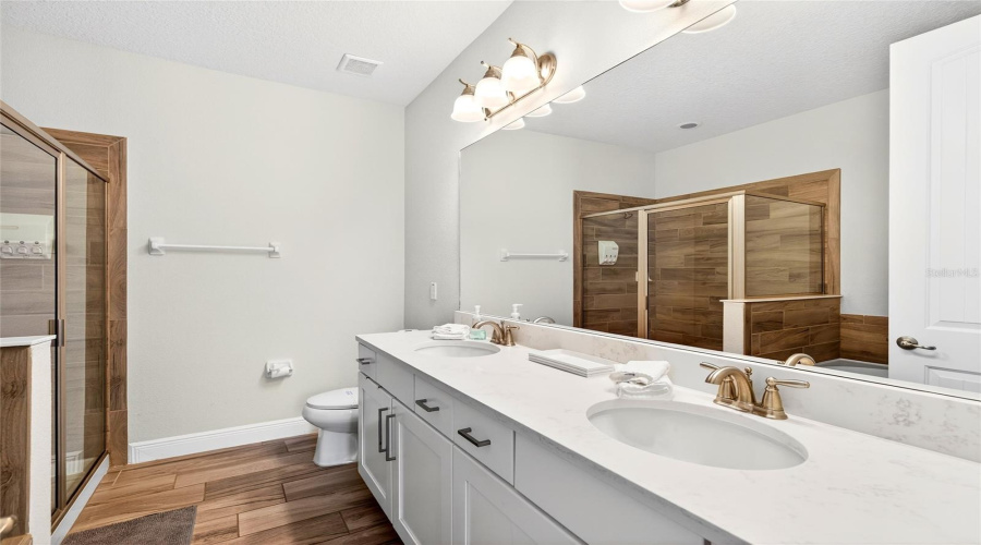 KISSIMMEE, Florida 34747, 9 Bedrooms Bedrooms, ,8 BathroomsBathrooms,Residential,For Sale,FAIRFAX DRIVE,0,MFRO6382849