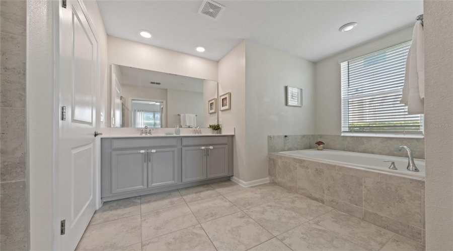 DAVENPORT, Florida 33896, 2 Bedrooms Bedrooms, ,2 BathroomsBathrooms,Residential,For Sale,OCEAN COURSE,0,MFRS5149854