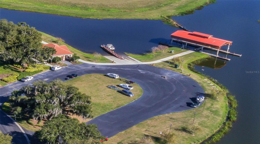 Boat ramp / lift