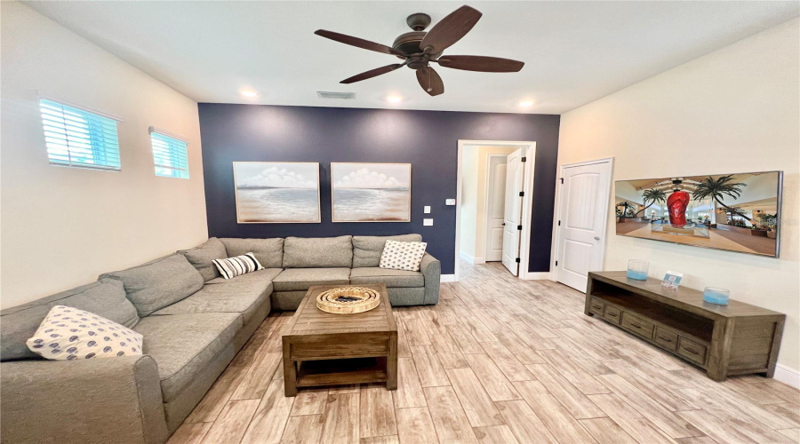 KISSIMMEE, Florida 34747, 3 Bedrooms Bedrooms, ,3 BathroomsBathrooms,Residential,For Sale,KNEE DEEP,0,MFRO6408722