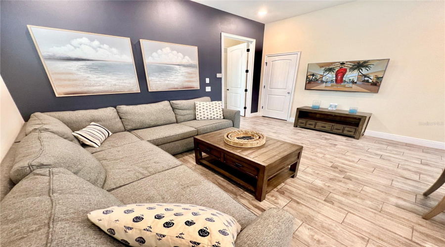 KISSIMMEE, Florida 34747, 3 Bedrooms Bedrooms, ,3 BathroomsBathrooms,Residential,For Sale,KNEE DEEP,0,MFRO6408722